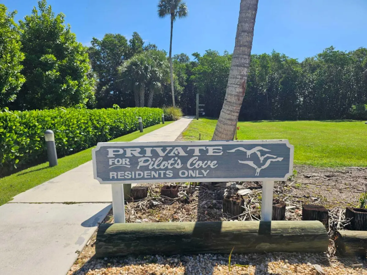Access to Boat Docks at 8289 SE PILOTS COVE Terrace, Hobe Sound