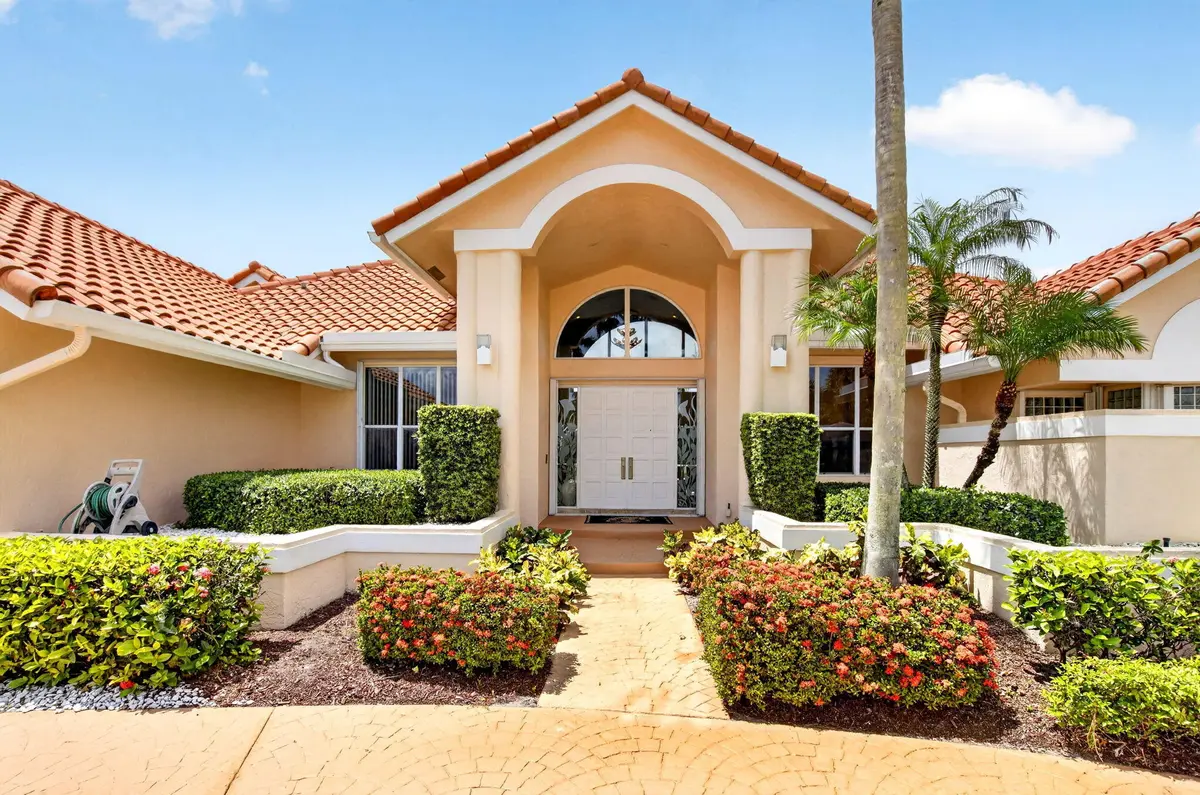 grand covered entrance at 10192 Shireoaks Lane, Boca Raton