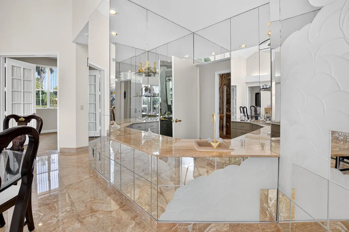 wet bar at 10192 Shireoaks Lane, Boca Raton