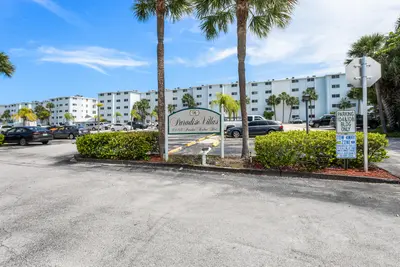 108 Paradise Harbour Boulevard 107, North Palm Beach – Condominium for sale