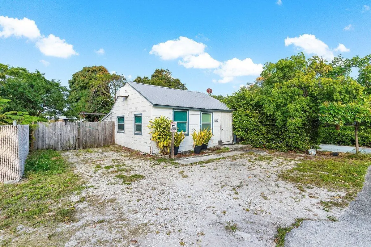 MR11 at 1047 Miner Road, Lake Worth