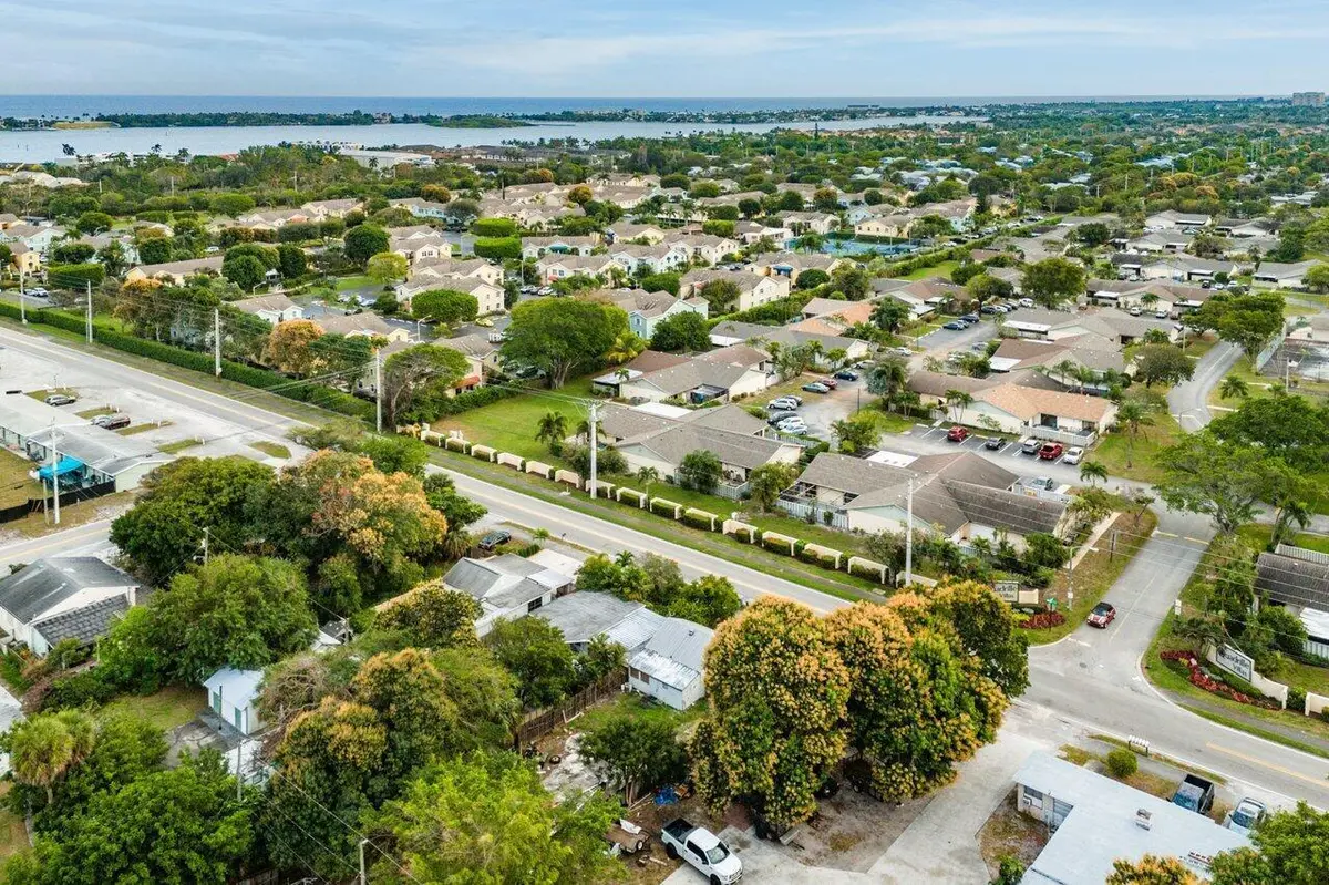 MR8 at 1047 Miner Road, Lake Worth