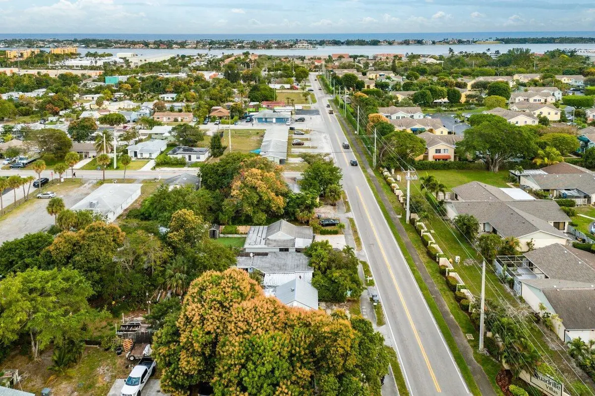 MR7 at 1047 Miner Road, Lake Worth