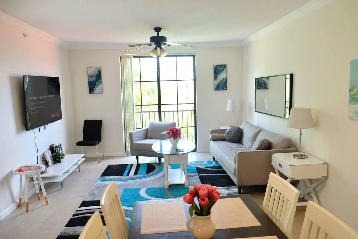Living / Dining at 720 S Sapodilla Avenue 514, West Palm Beach
