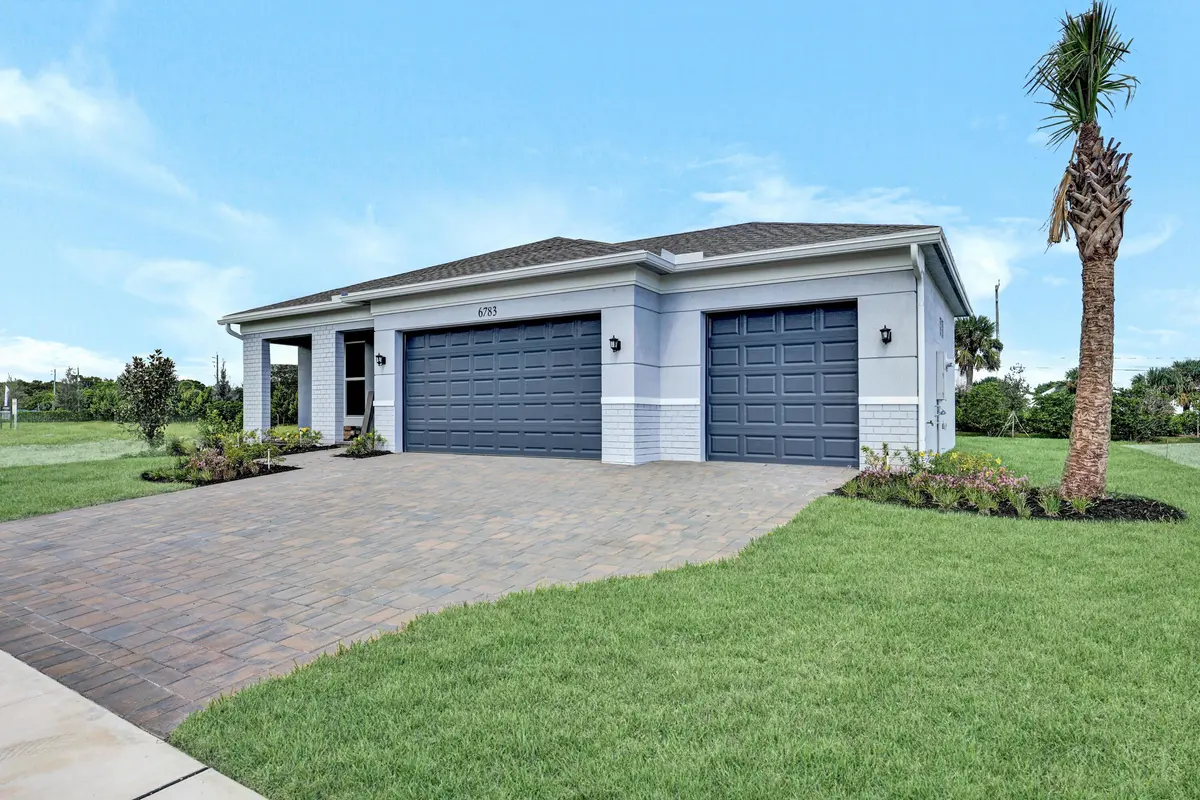Front of home at 6783 68th Square, Vero Beach