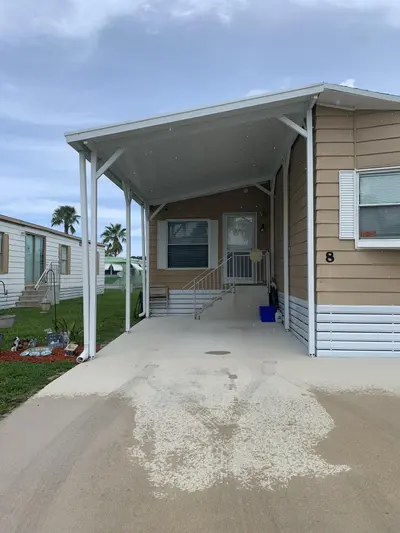 8 SE Hernando Lane, Port St. Lucie – Mobile Home for sale