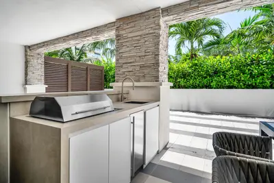 220 SE Mizner Boulevard 205, Boca Raton – Condominium for rent