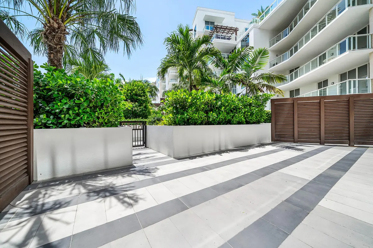 041-220SoutheastMiznerBoulevard-205-Boca at 220 SE Mizner Boulevard 205, Boca Raton