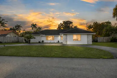 8361 Wilton Drive, Lake Clarke Shores – sold