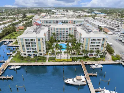 806 E Windward Way 213, Lantana – Condominium for sale