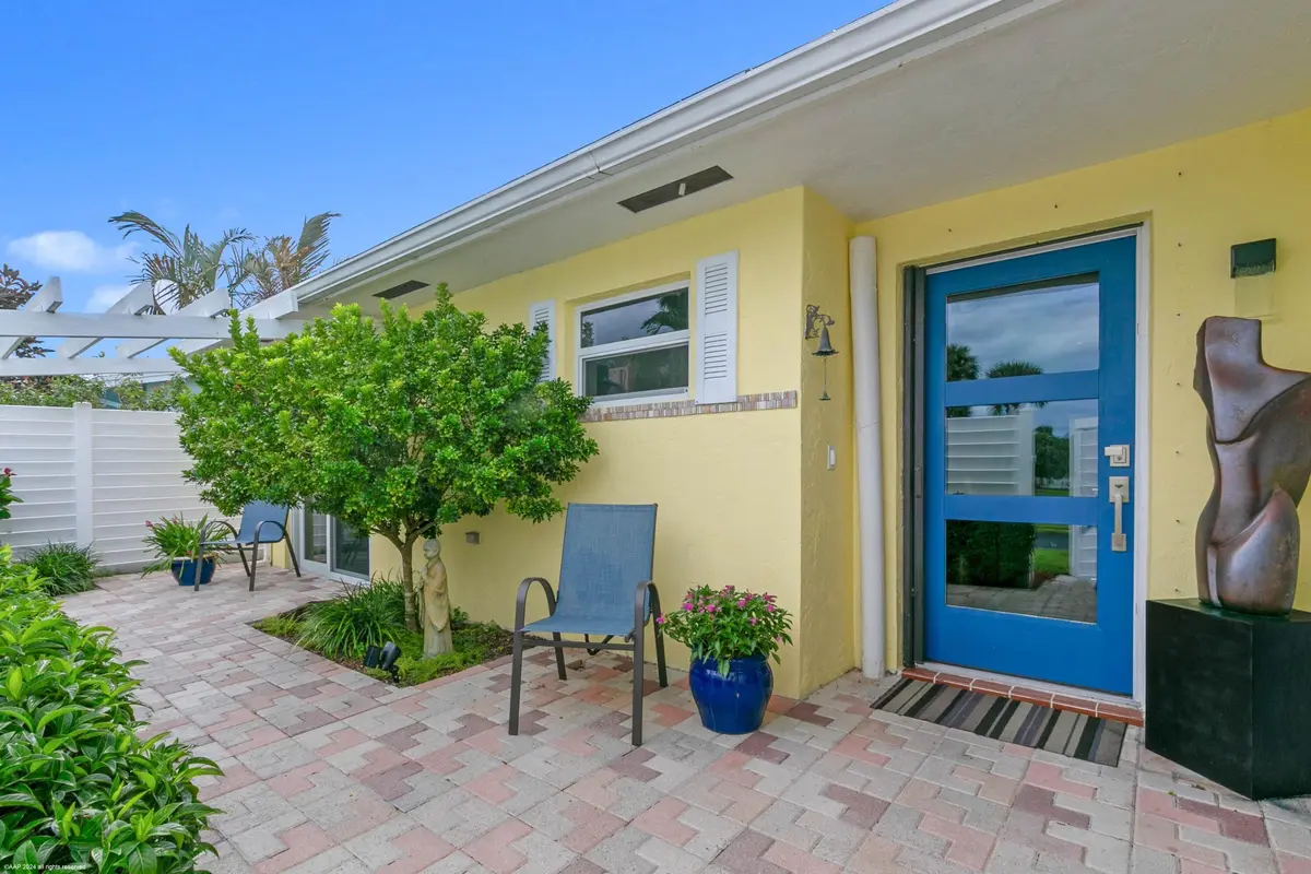 Front at 208 Sims Creek Drive, Jupiter