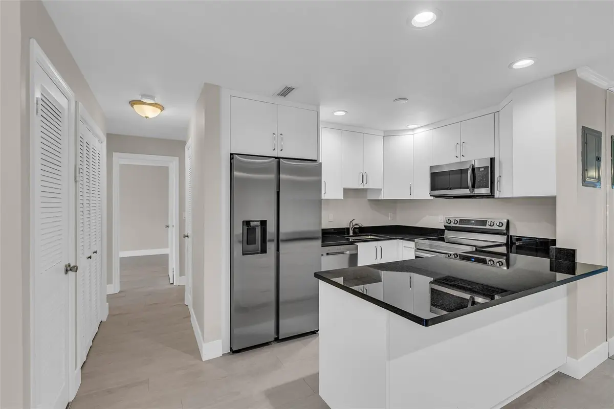 Beautiful new kitchen at 6319 Bay Club Drive 1, Fort Lauderdale