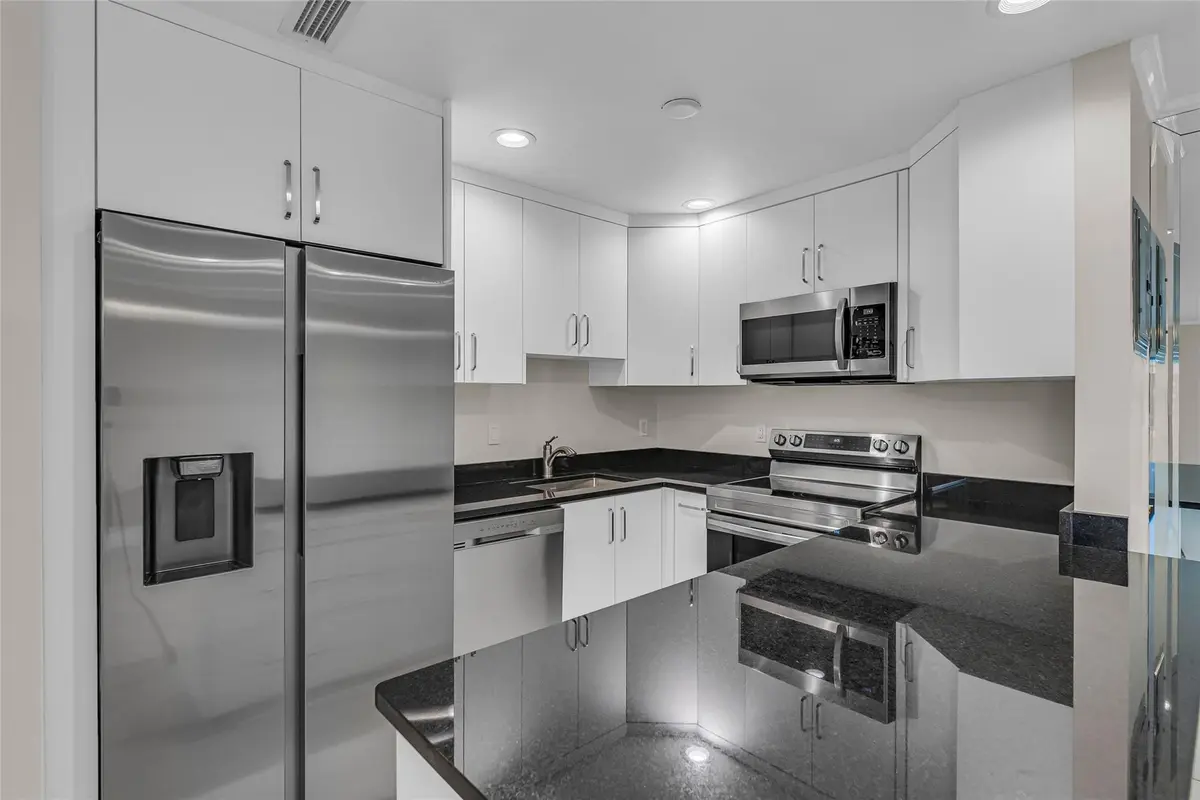 Photo 3 at 6319 Bay Club Drive 1, Fort Lauderdale