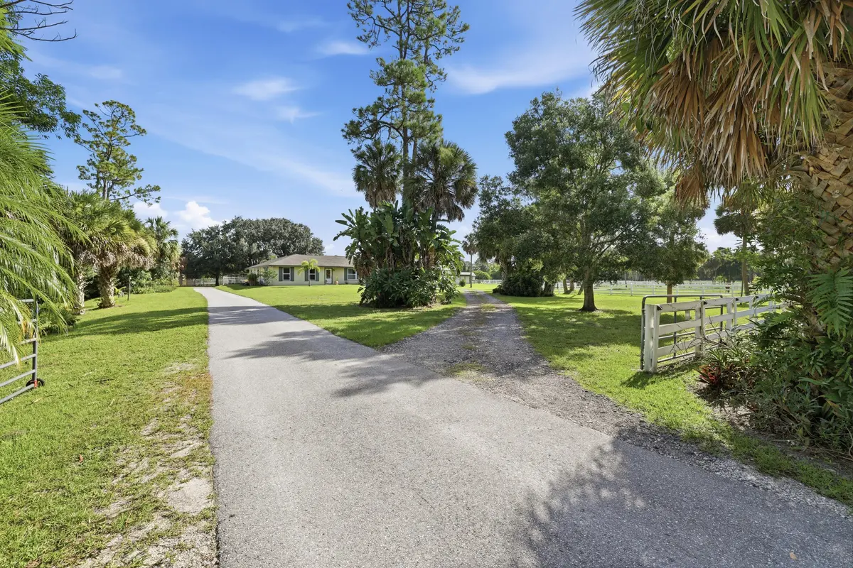 Driveway at 14095 BIDDEX Road, Loxahatchee Groves