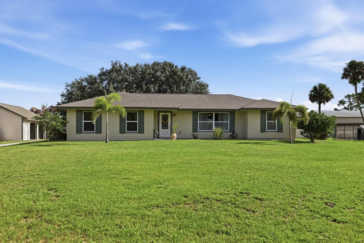 Front of the house at 14095 BIDDEX Road, Loxahatchee Groves