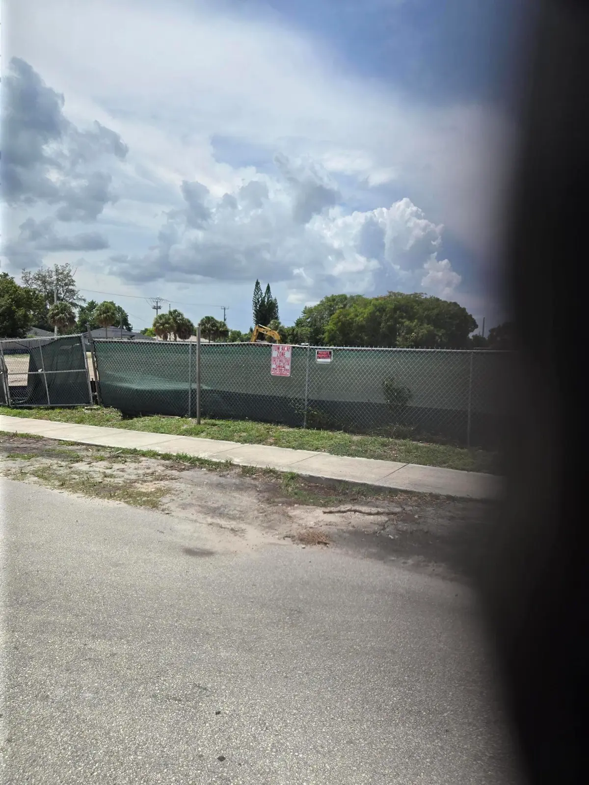 2B at 2014 NW 28th Street, Oakland Park