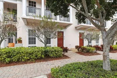 810 NW 83RD Lane, Boca Raton – Townhouse for rent