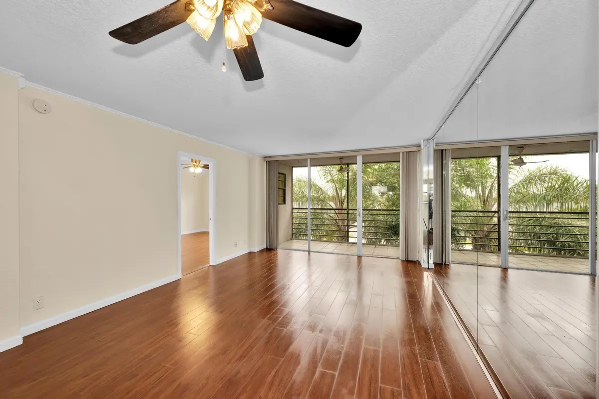 Photo 2 at 118 Royal Park Drive 4G, Oakland Park