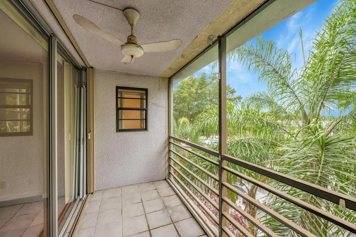Photo 5 at 118 Royal Park Drive 4G, Oakland Park