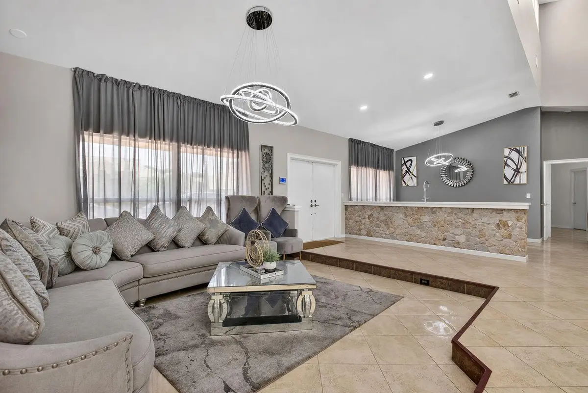 55-web-or-mls-10b49228-b60e-4257-bd38-c0 at 7355 NW 83RD Avenue, Tamarac