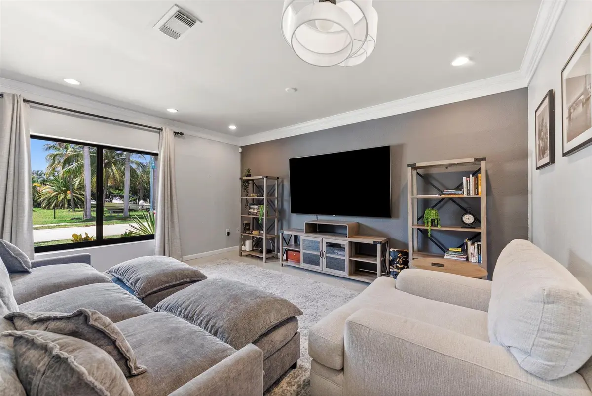 living room at 728 NE 9TH Avenue, Boynton Beach