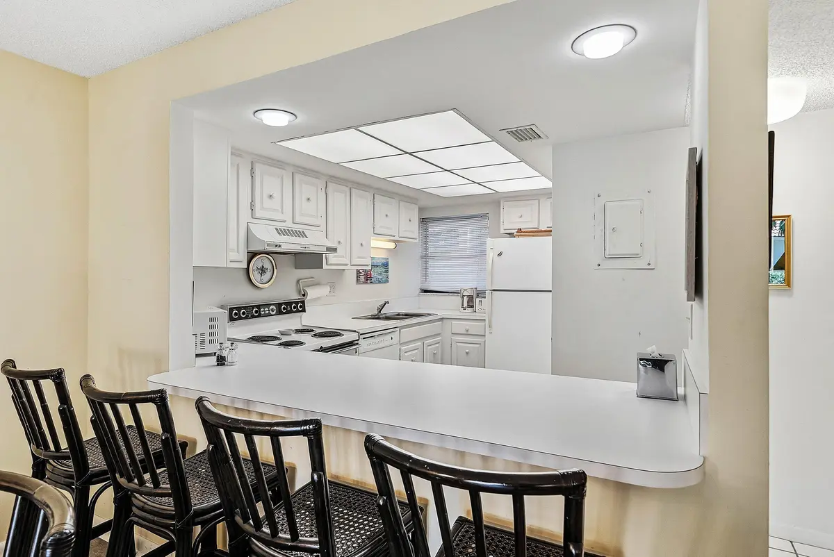 Snack Bar at 4101 Kittiwake Court Kittiwake, Boynton Beach
