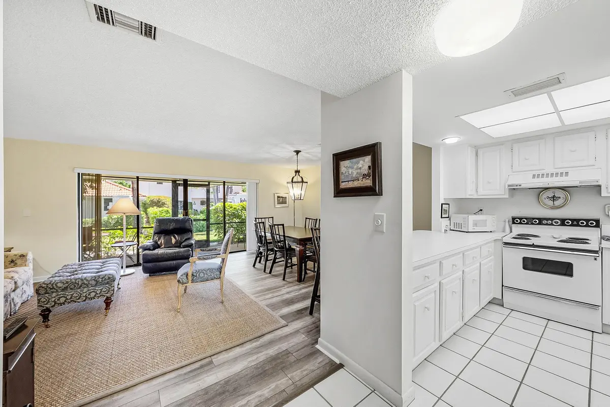 Interior living area at 4101 Kittiwake Court Kittiwake, Boynton Beach