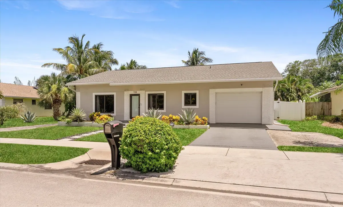 front at 728 NE 9TH Avenue, Boynton Beach