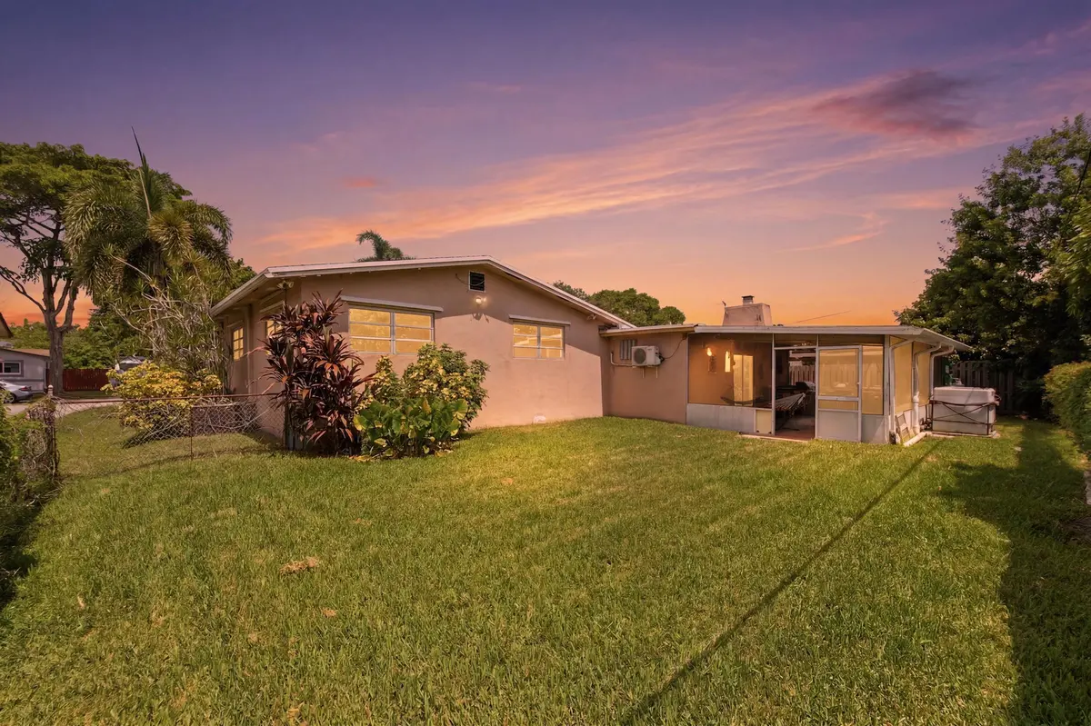 3_045__dsc5890_twilight_4dc1789a at 4930 SW 90TH Way, Cooper City