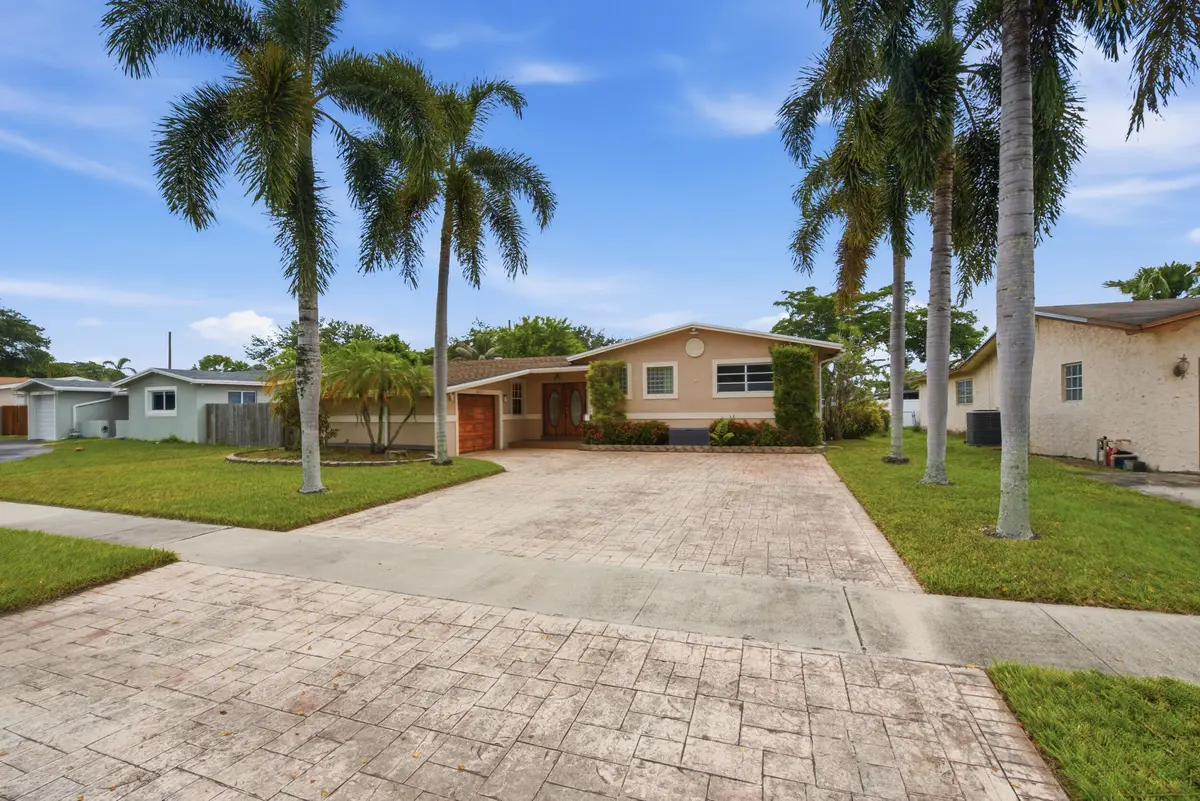 5__dsc5920 at 4930 SW 90TH Way, Cooper City