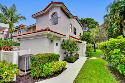 7669 Springwater Place 202, Boynton Beach – Condominium for sale