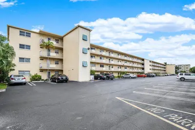 2615 NE 3rd Court 308, Boynton Beach – Condominium for sale