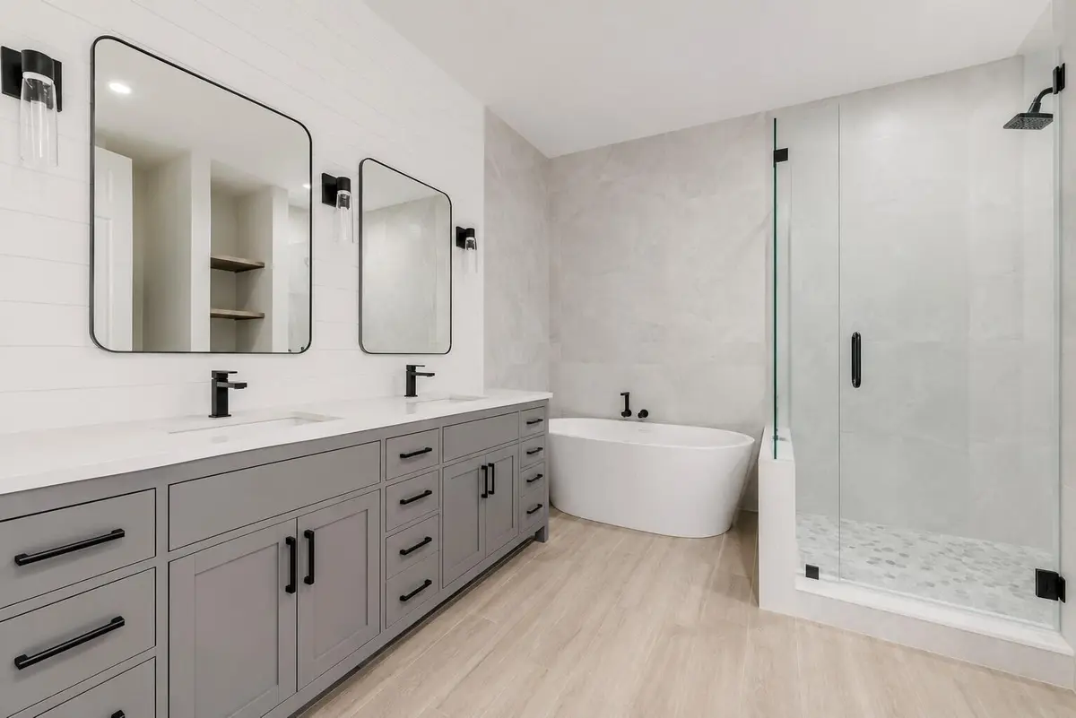 Shelley Master Bath Spa at 205 SHELLEY Lane, Fort Pierce