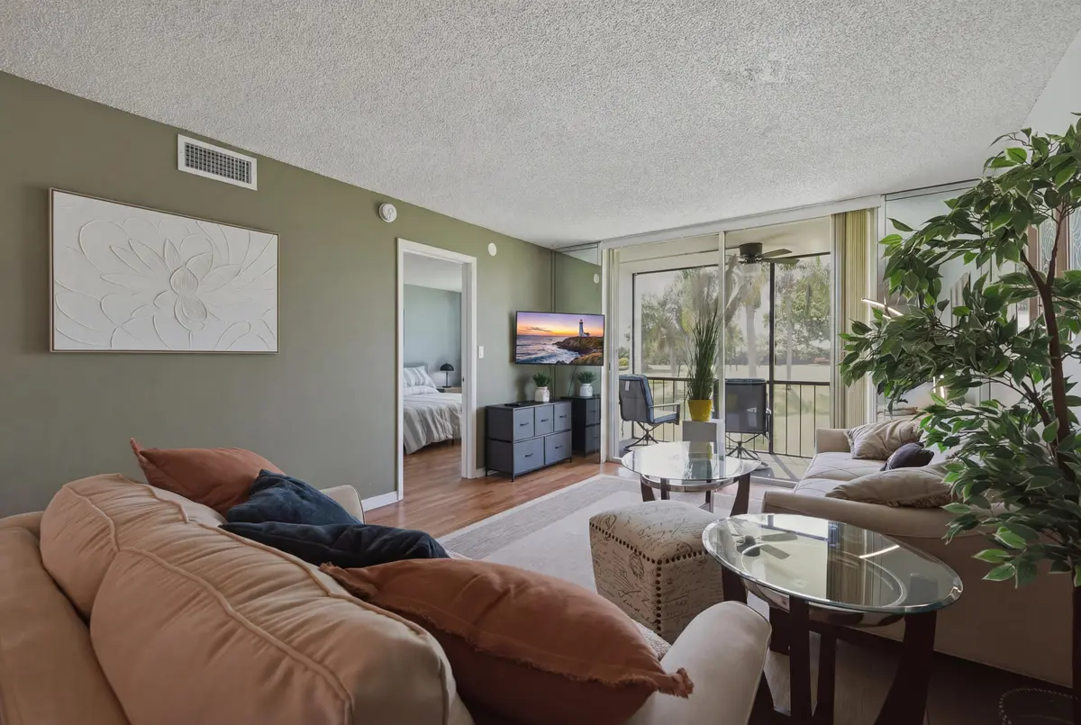 8. Living Room 2 USE at 9823 S Hollybrook Lake Drive 206, Pembroke Pines