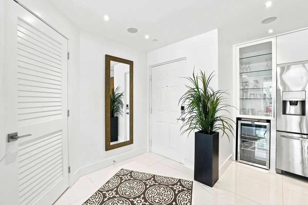 021_97oE at 17100 N Bay Road 1401, Sunny Isles Beach