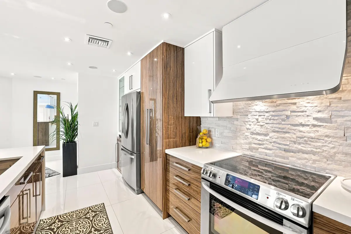 012_2KOS at 17100 N Bay Road 1401, Sunny Isles Beach