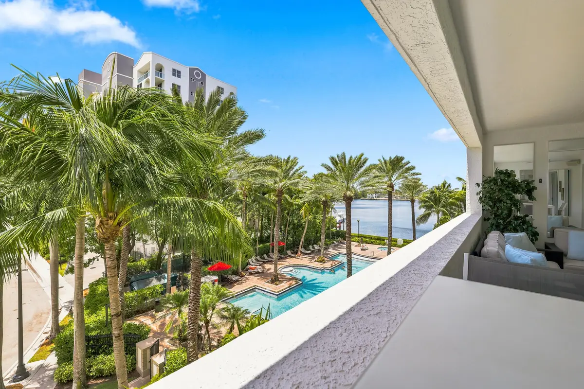 017_0Q8u at 17100 N Bay Road 1401, Sunny Isles Beach