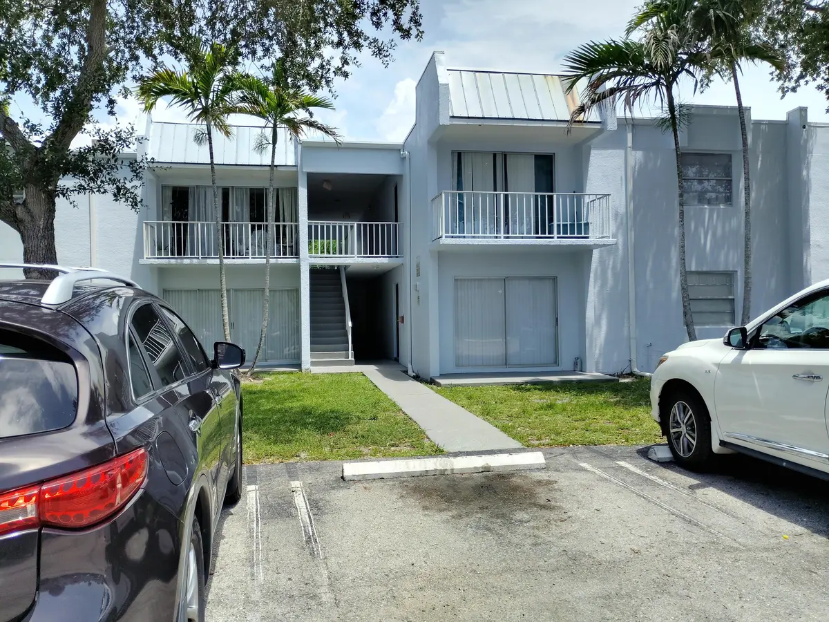 407 Executive Ctr 110 111 at 407 EXECUTIVE CENTER Drive 110, West Palm Beach