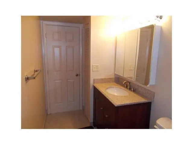 master bath at 4151 NW 90th Avenue 203, Coral Springs