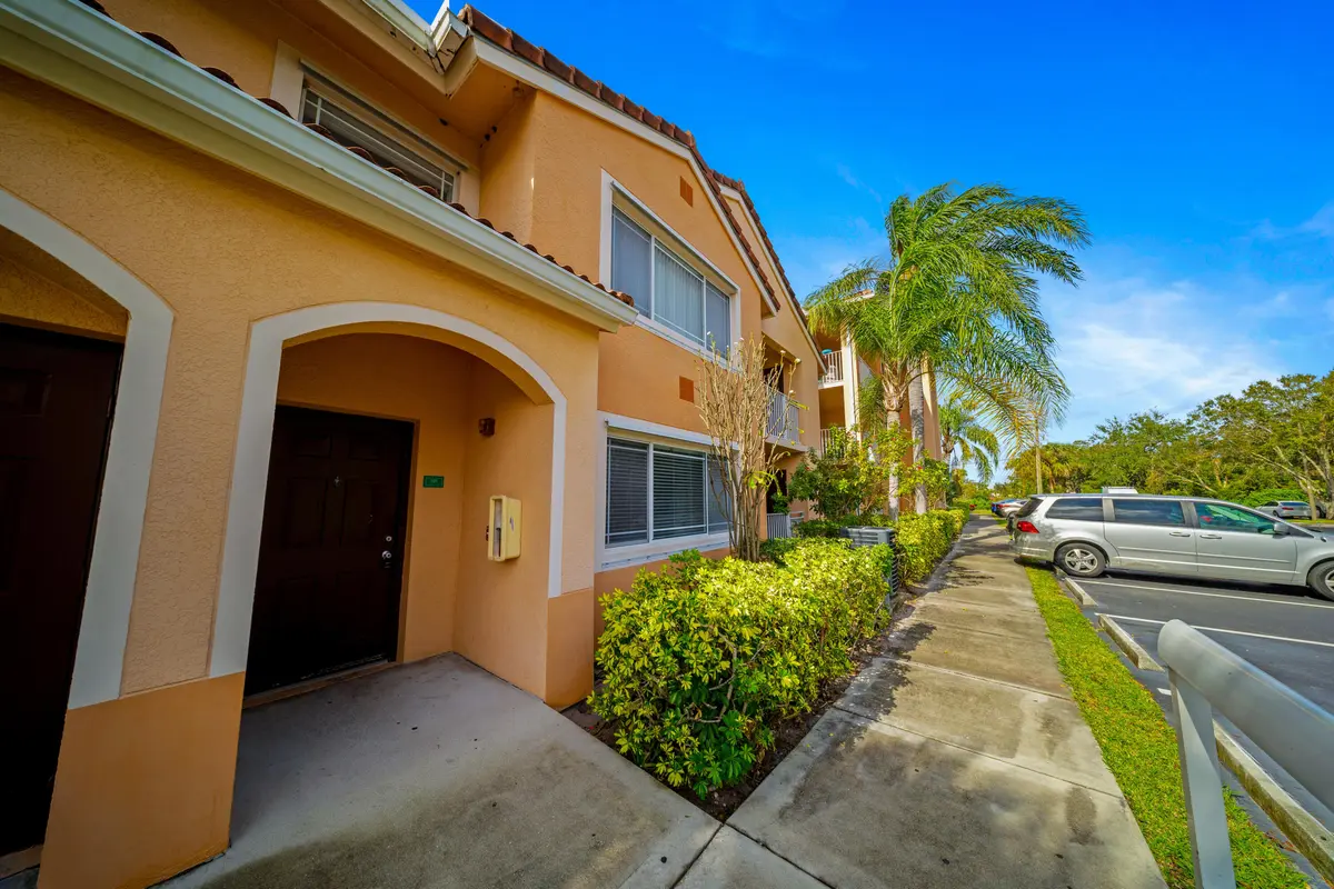 DSC09200 at 231 SW PALM Drive 101, Port St. Lucie