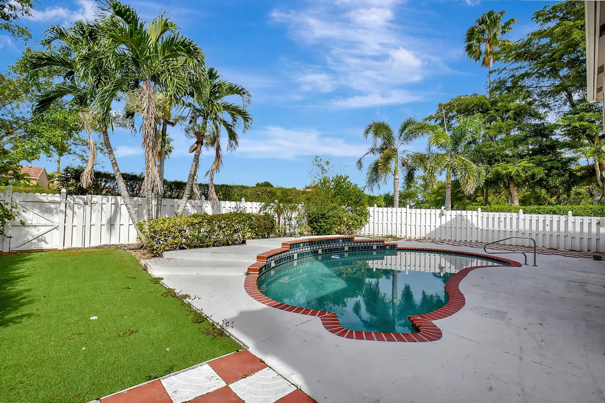 20231206022554239186000000-o at 7555 CEDAR HURST Court, Greenacres