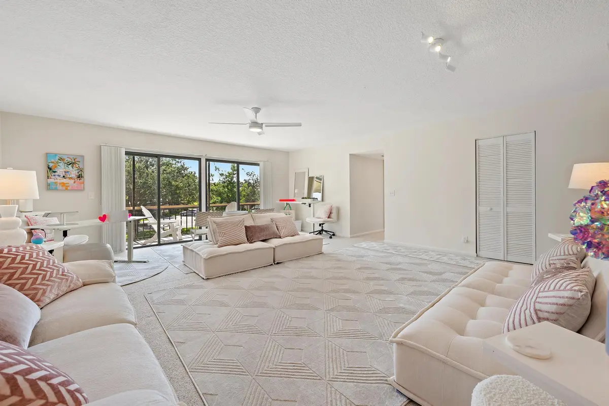 18480 SE Wood Haven Ln apt J-13 at 18480 SE WOOD HAVEN LANE J, Jupiter