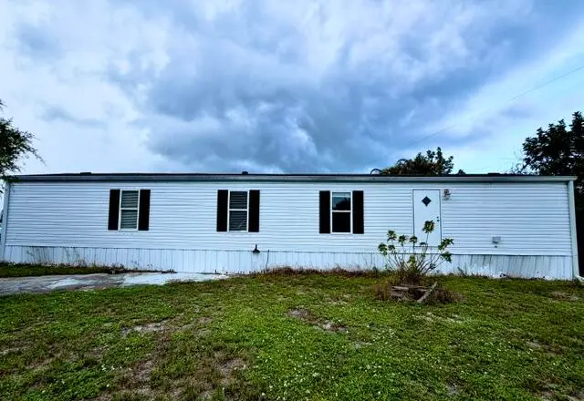 8423 SE Sandy Ln at 8423 SE Sandy Lane, Hobe Sound