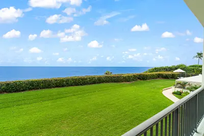 800 Ocean Drive 204, Juno Beach – sold