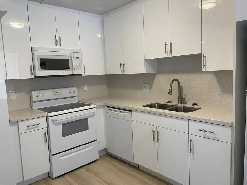 Photo 5 at 235 LAKEVIEW Drive 102, Weston