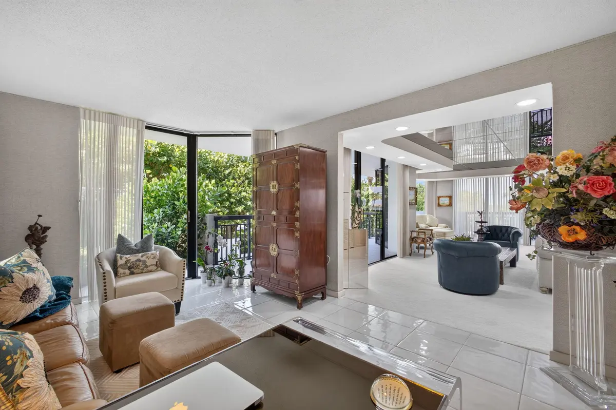 Den at 3140 S Ocean Boulevard 101 S, Palm Beach