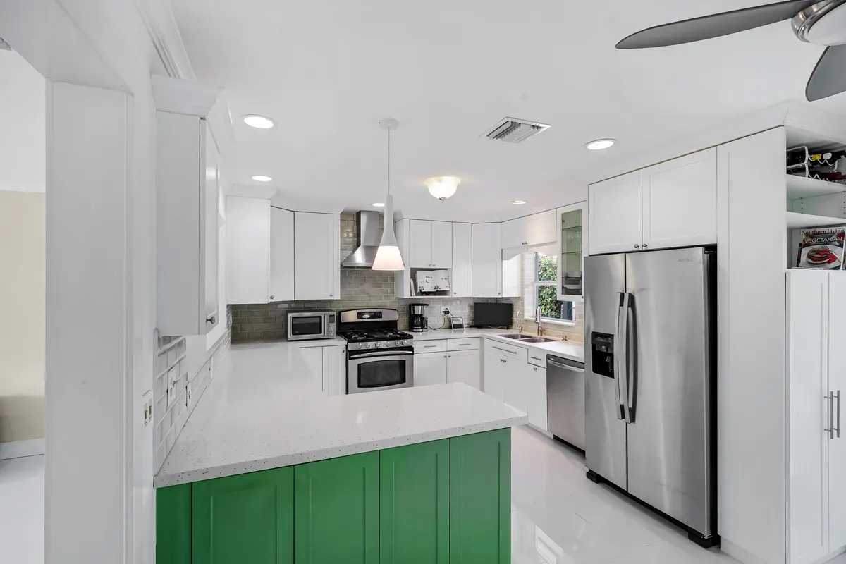 Kitchen 3 at 330 NE 48th Street, Oakland Park
