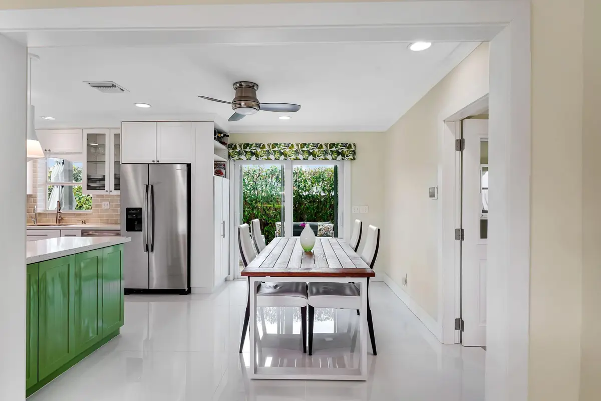 Dining Room at 330 NE 48th Street, Oakland Park