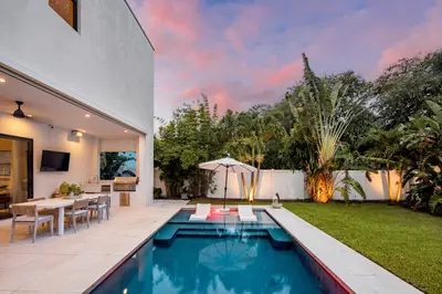 1405 NE 4th Avenue, Boca Raton – Single Family Residence for sale
