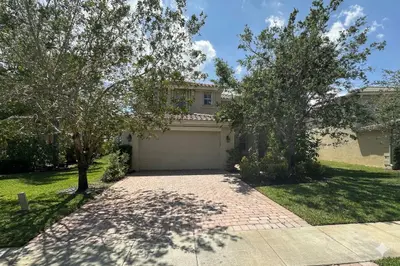 2709 Pienza Circle, Royal Palm Beach – Single Family Residence for sale
